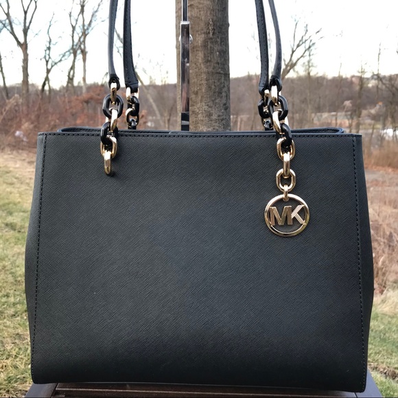 Michael Kors Handbags - ❗️SOLD❗Michael Kors Sofia Large Tote Shoulder Bag